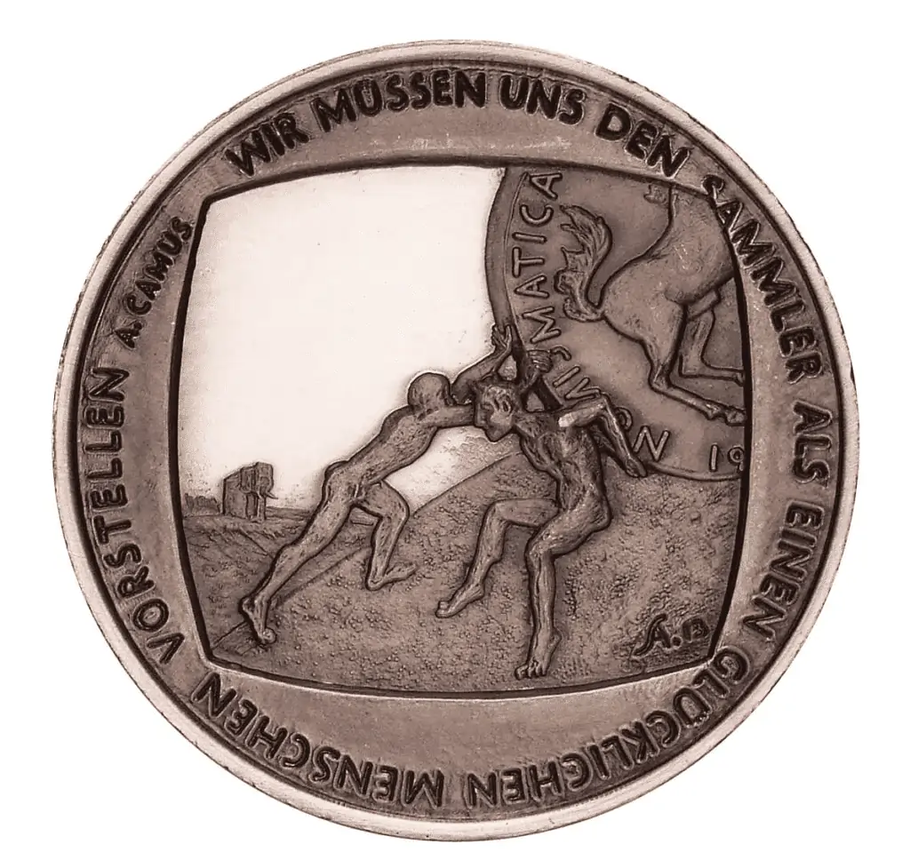 Camus' Aussage prangt auf der Medaille, welche die Künstlerin Anna Martha Napp 2013 zum hundertjährigen Jubiläum des Vereins der Münzfreunde für Westfalen und Nachbargebiete.